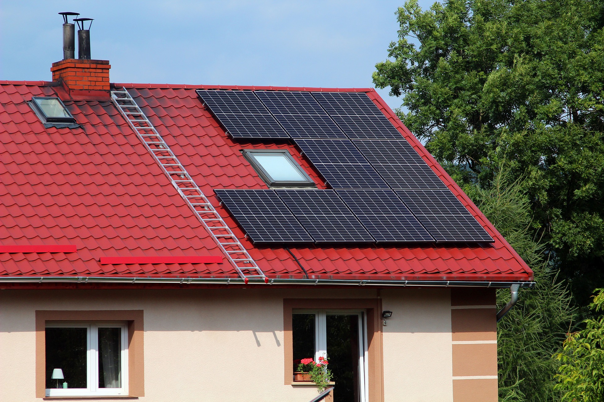Maison avec panneaux solaire en auto consommation onedeos